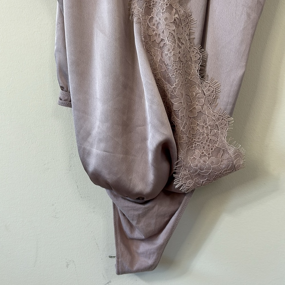 Abercrombie & Fitch Mauve Lace Cami Bodysuit Size Large - Picture 3 of 8